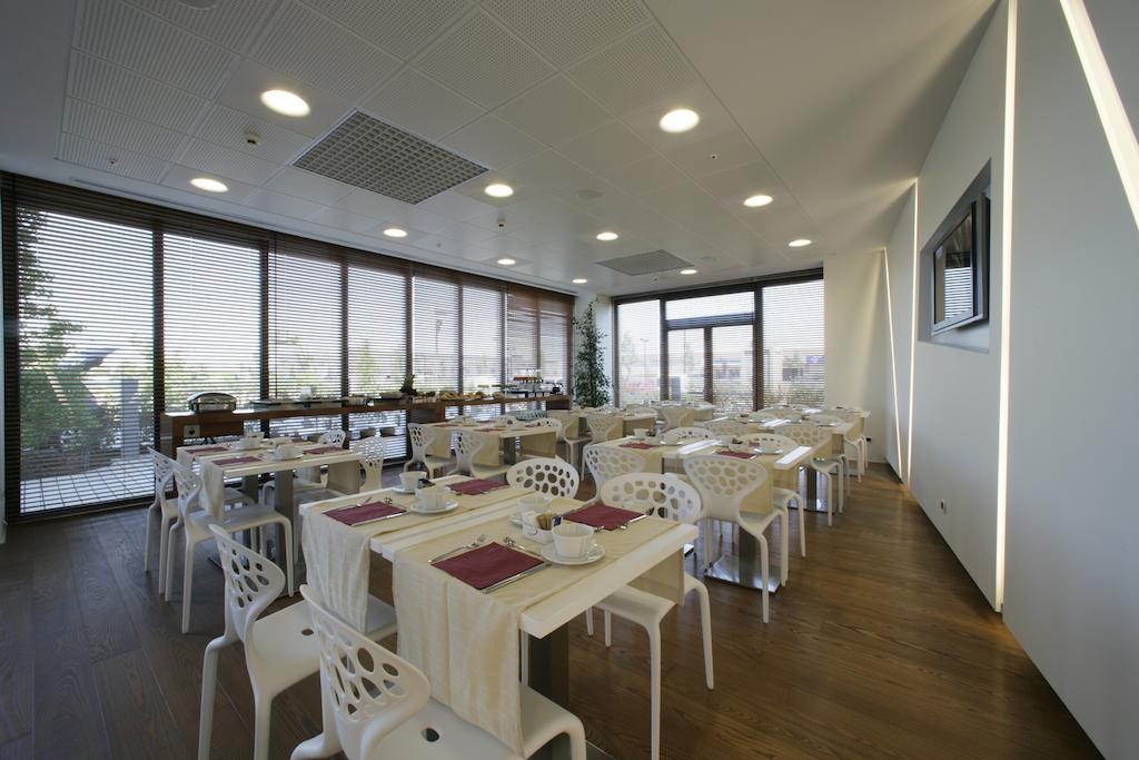 New Ipoint Hotel San Giovanni in Persiceto Buitenkant foto